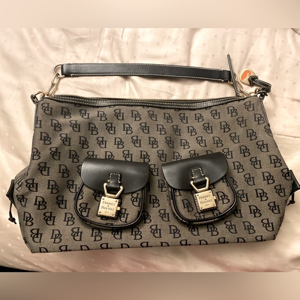 Pre own Dooney & Bourke. Carried a few time for travel. In great condition